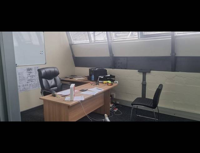 BUSINESS PROPERTY TO RENT IN MOWBRAY